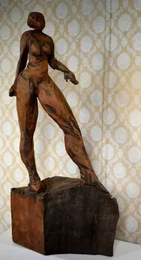 charlott szukala, mahagoni, 2020, 100 x 48 x 20 cm